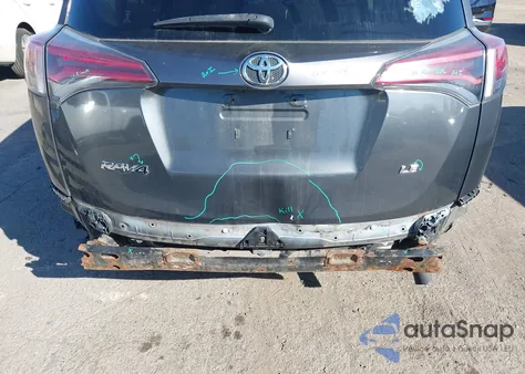 2016 Toyota Rav4 Le z USA, uszkodzony, nr VIN JTMZFREV8GD081377